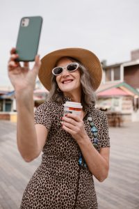 Umfrage zeigt: Smartphones im Urlaub schlecht geschützt – eco Verband gibt 8 Tipps