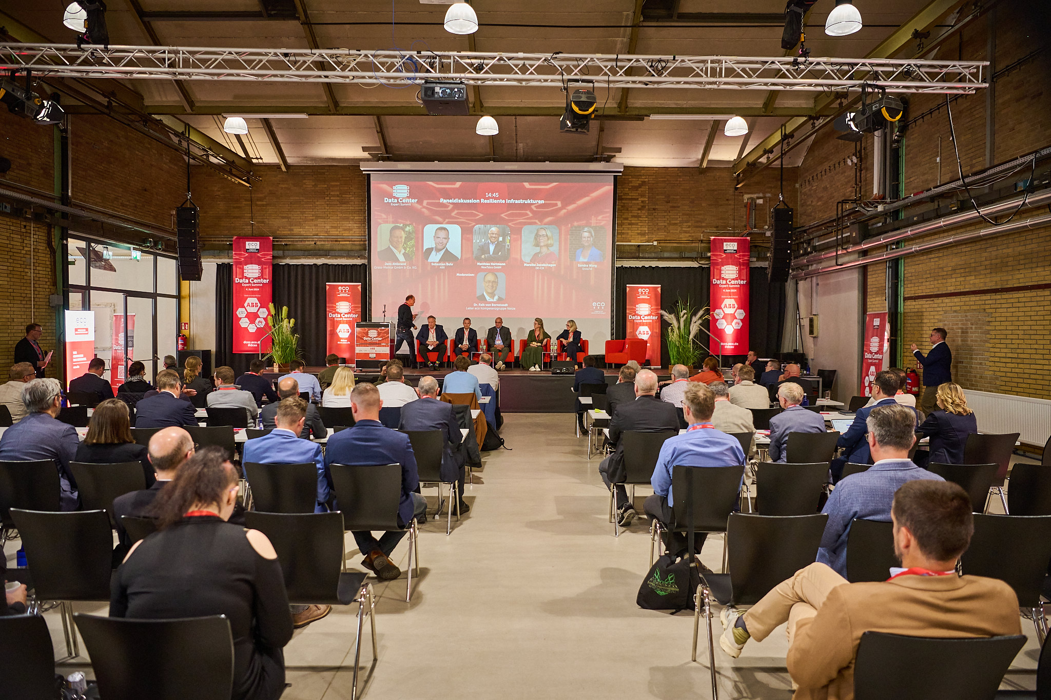 Von der Alten Schlosserei zur digitalen Zukunft: Data Center Expert ...