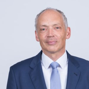 Dr. Julian Weber: Beiratsmitglied der eco Kompetenzgruppe Mobility und Senior Consultant In-car Data, Cybersecurity & AI Verband der Automobilindustrie e.V. (VDA).