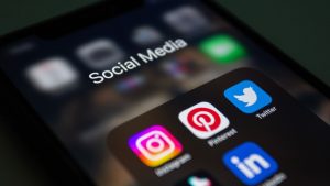 eco kritisiert Frankreichs Social-Media-Verbot: Europäische Lösungen statt nationalem Flickenteppich